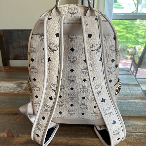 💥🛍💥MCM Beautiful monogram nappa leather backpack- Gorgeous!!💥🛍💥 - Picture 3 of 16